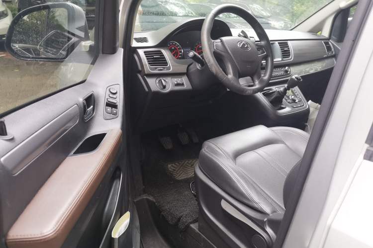 Used SAIC MAXUS G10 2021 2.0T Manual Elite Edition Gasoline 7-Seater Driver Seat