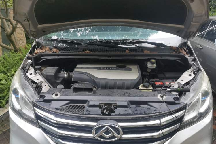 Used SAIC MAXUS G10 2021 2.0T Manual Elite Edition Gasoline 7-Seater Engine Bay