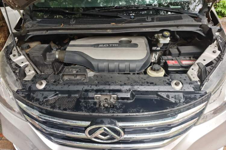 Used SAIC MAXUS G10 2021 2.0T Manual Elite Edition Gasoline 7-Seater Engine Bay