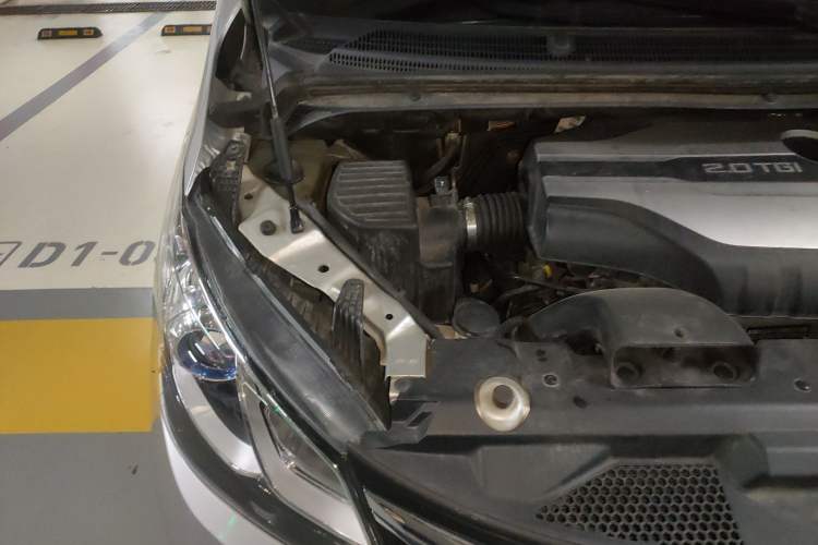 Used SAIC MAXUS G10 2021 2.0T Automatic Elite Edition Gasoline 7-Seater Engine Bay Right