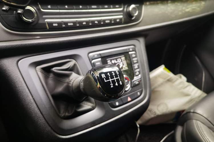 Used SAIC MAXUS G10 2021 2.0T Manual Elite Edition Gasoline 7-Seater Gear Lever