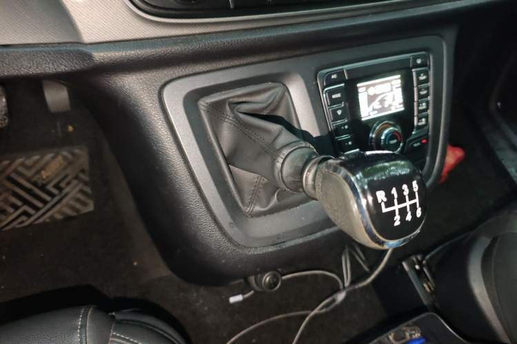 Used SAIC MAXUS G10 2021 2.0T Manual Elite Edition Gasoline 7-Seater Gear Lever
