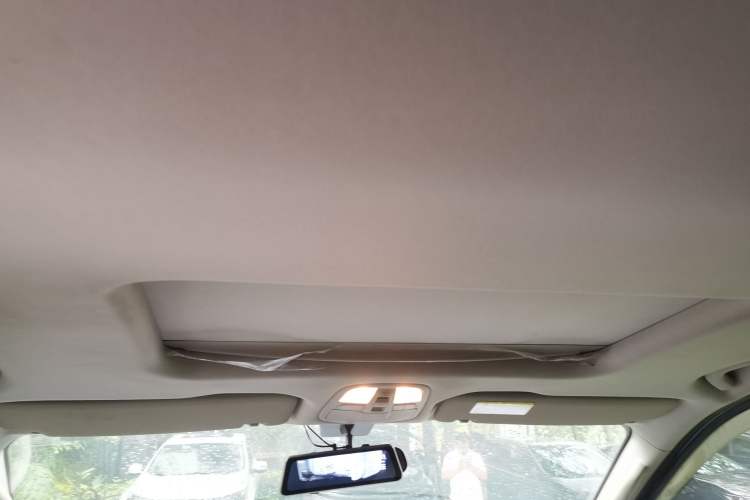 Used SAIC MAXUS G10 2021 2.0T Manual Elite Edition Gasoline 7-Seater Headliner