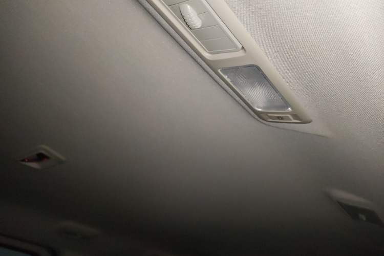 Used SAIC MAXUS G10 2021 2.0T Automatic Elite Edition Gasoline 7-Seater Headliner