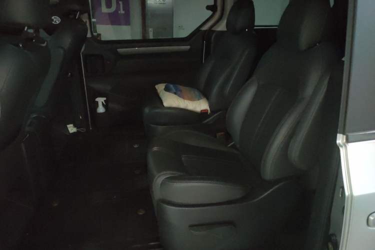 Used SAIC MAXUS G10 2021 2.0T Automatic Elite Edition Gasoline 7-Seater Left Rear Seat