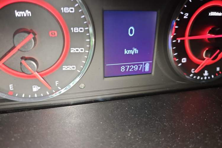 Used SAIC MAXUS G10 2021 2.0T Manual Elite Edition Gasoline 7-Seater Odometer Close Up