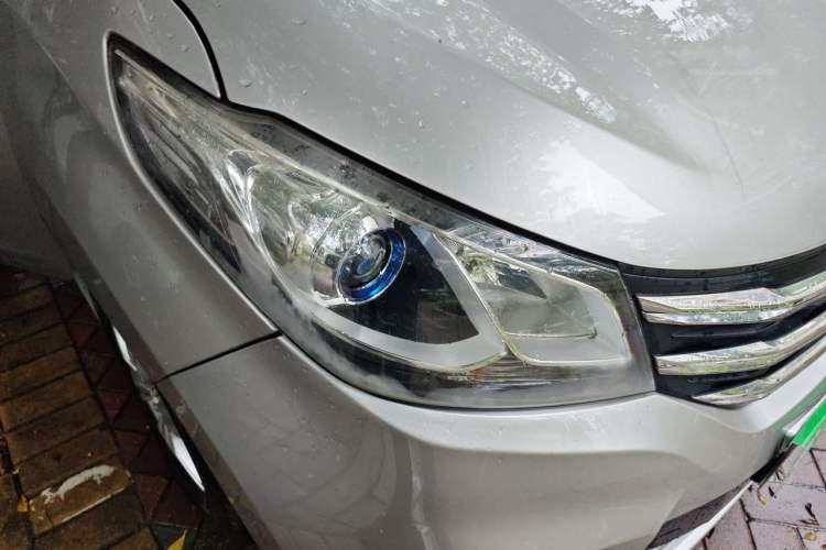 Used SAIC MAXUS G10 2021 2.0T Manual Elite Edition Gasoline 7-Seater Right Front Headlight