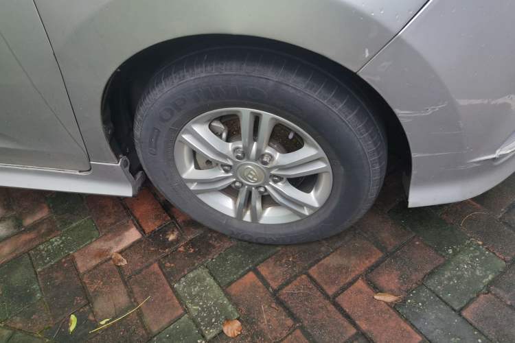 Used SAIC MAXUS G10 2021 2.0T Manual Elite Edition Gasoline 7-Seater Right Front Wheel Hub