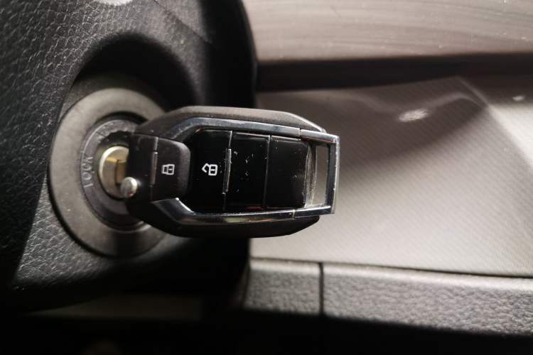 Used SAIC MAXUS G10 2021 2.0T Manual Elite Edition Gasoline 7-Seater Vehicle Key