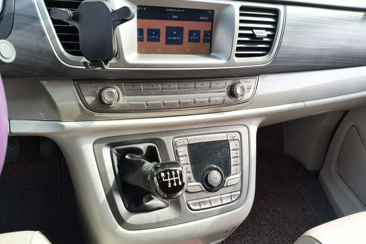 Used SAIC MAXUS G10 2021 2.0T Manual Smart Edition Diesel 7-Seater Audio And AC Panel