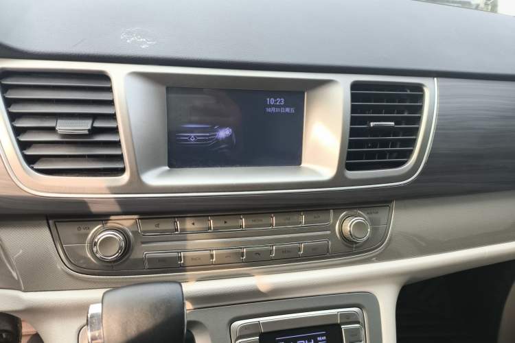Used SAIC MAXUS G10 2021 2.0T Automatic Elite Edition Gasoline 7-Seater Audio And AC Panel
