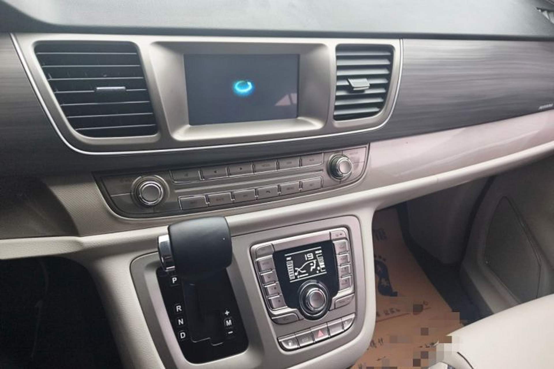 Used SAIC MAXUS G10 2021 2.0T Automatic Elite Edition Gasoline 7-Seater Audio And AC Panel