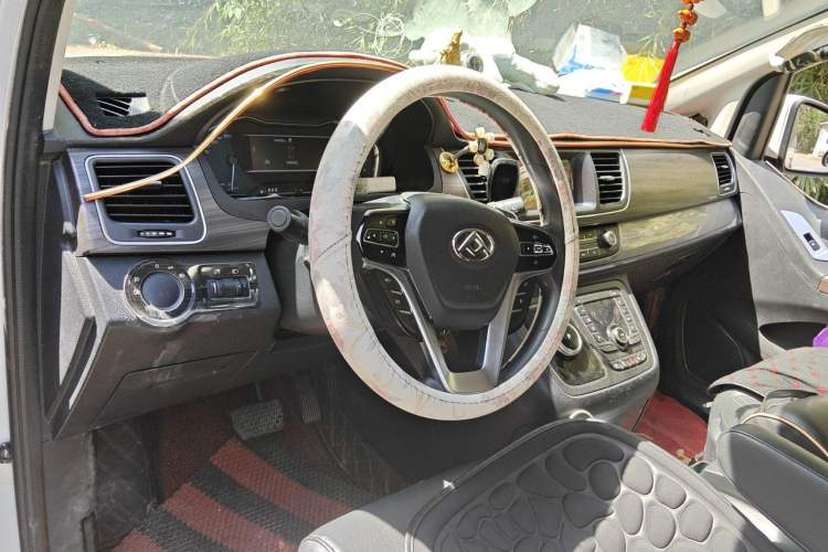Used SAIC MAXUS G10 2021 2.0T Automatic Elite Edition Diesel 9-Seater Center Console