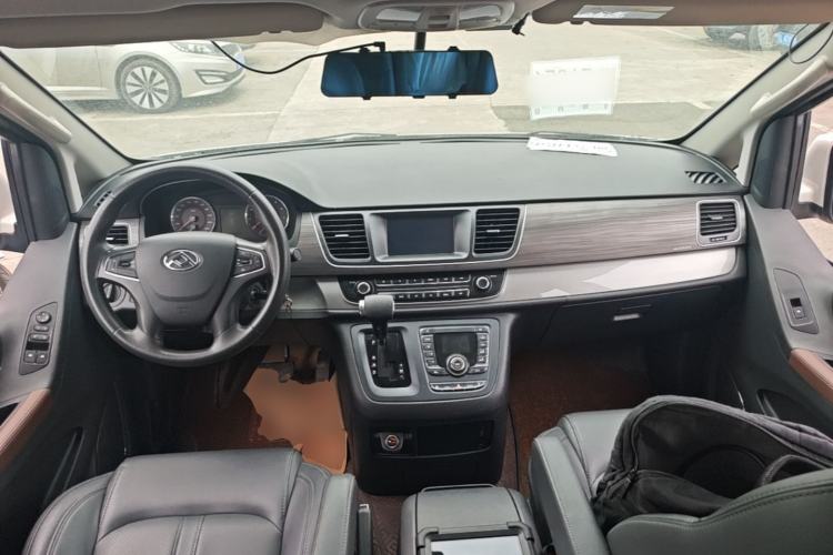 Used SAIC MAXUS G10 2021 2.0T Automatic Elite Edition Gasoline 7-Seater Center Console