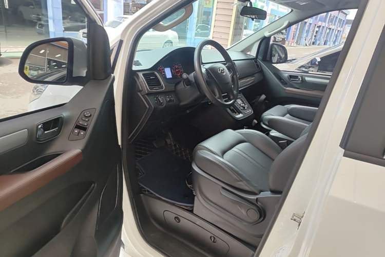 Used SAIC MAXUS G10 2021 2.0T Automatic Elite Edition Gasoline 7-Seater Driver Seat