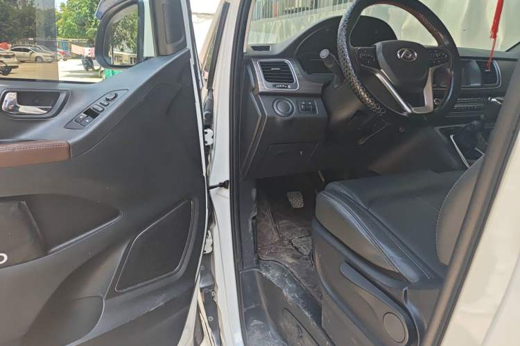 Used SAIC MAXUS G10 2021 2.0T Manual Elite Edition Diesel 7-Seater Driver Seat