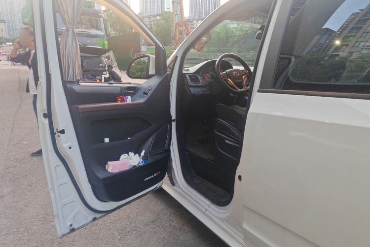 Used SAIC MAXUS G10 2021 2.0T Automatic Elite Edition Diesel 7-Seater Driver Seat