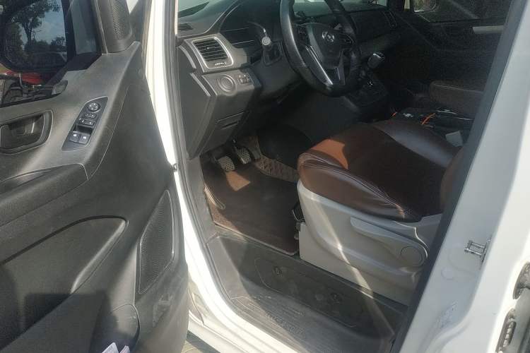 Used SAIC MAXUS G10 2021 2.0T Manual Elite Edition Diesel 8-Seater Driver Seat