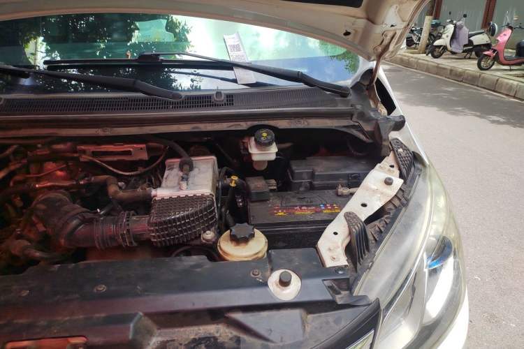 Used SAIC MAXUS G10 2021 2.0T Manual Elite Edition Diesel 7-Seater Engine Bay Left