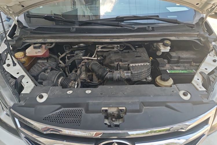 Used SAIC MAXUS G10 2021 2.0T Manual Elite Edition Diesel 7-Seater Engine Bay
