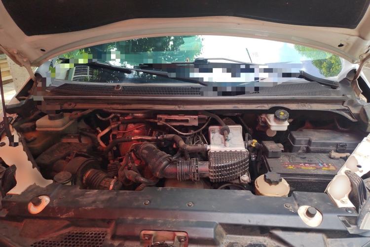 Used SAIC MAXUS G10 2021 2.0T Manual Elite Edition Diesel 7-Seater Engine Bay
