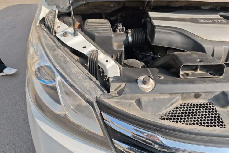 Used SAIC MAXUS G10 2021 2.0T Automatic Elite Edition Gasoline 7-Seater Engine Bay Right