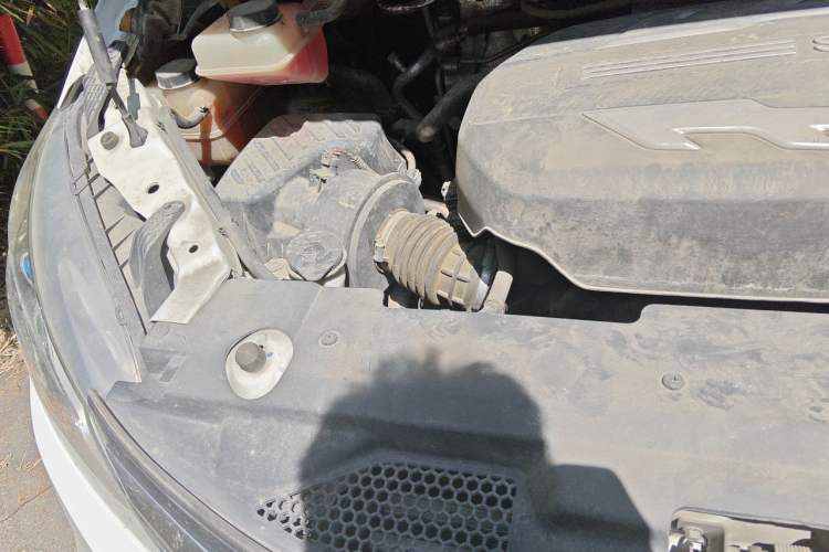 Used SAIC MAXUS G10 2021 2.0T Automatic Elite Edition Diesel 9-Seater Engine Bay Right