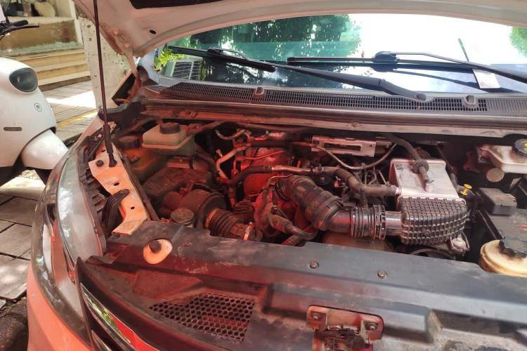 Used SAIC MAXUS G10 2021 2.0T Manual Elite Edition Diesel 7-Seater Engine Bay Right
