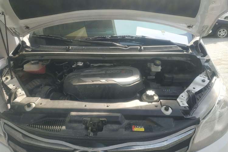 Used SAIC MAXUS G10 2021 2.0T Manual Elite Edition Diesel 8-Seater Engine Bay