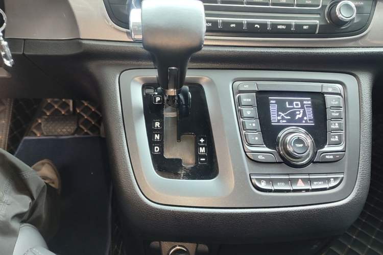 Used SAIC MAXUS G10 2021 2.0T Automatic Elite Edition Gasoline 7-Seater Gear Lever