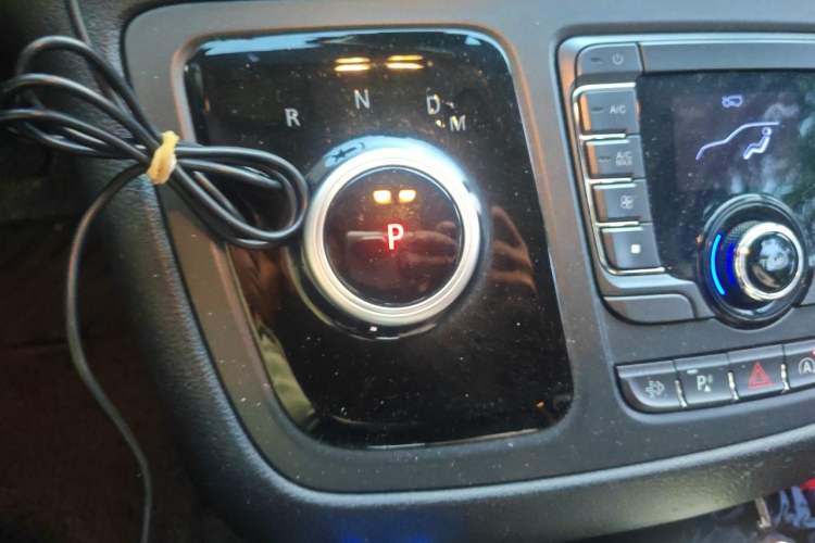 Used SAIC MAXUS G10 2021 2.0T Automatic Elite Edition Diesel 7-Seater Gear Lever