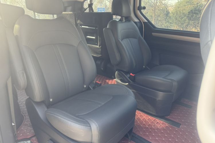 Used SAIC MAXUS G10 2021 2.0T Automatic Elite Edition Gasoline 7-Seater Interior 2