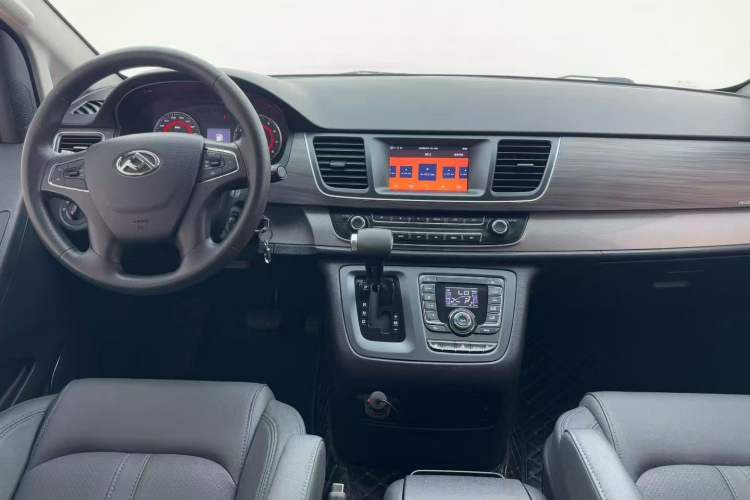 Used SAIC MAXUS G10 2021 2.0T Automatic Elite Edition Gasoline 7-Seater Interior 2