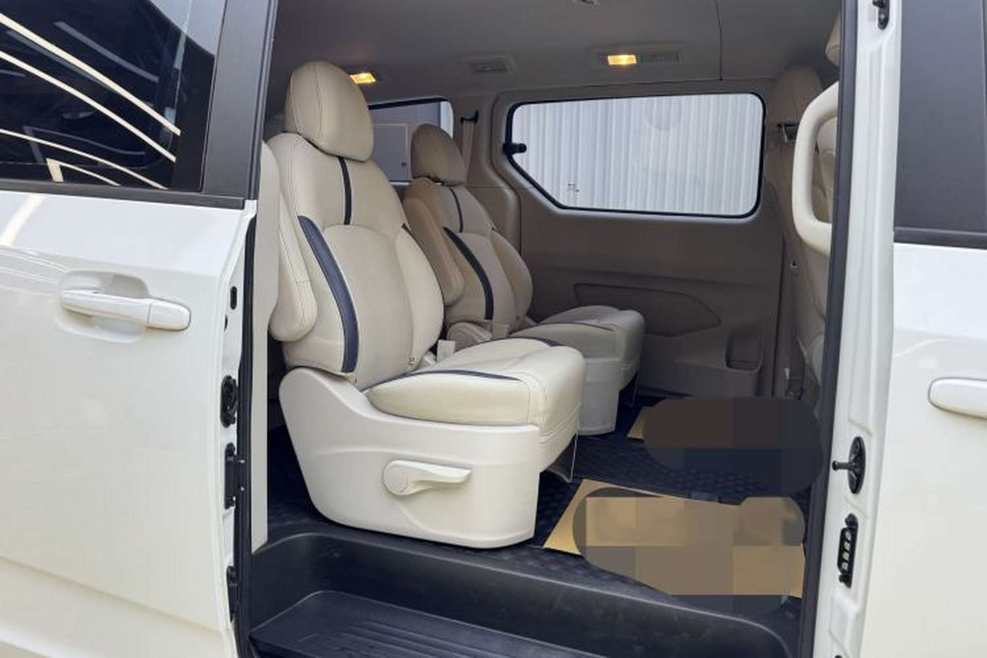 Used SAIC MAXUS G10 2021 2.0T Automatic Elite Edition Gasoline 7-Seater Interior 2