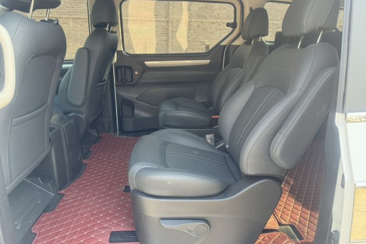 Used SAIC MAXUS G10 2021 2.0T Automatic Elite Edition Gasoline 7-Seater Interior 4