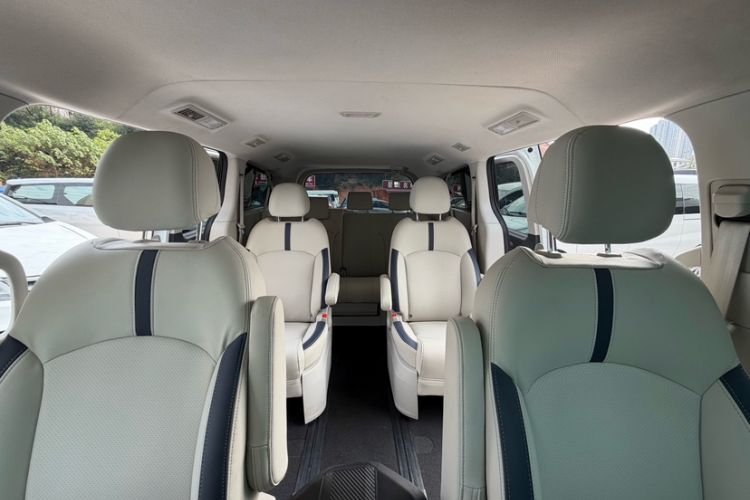 Used SAIC MAXUS G10 2021 2.0T Manual Elite Edition Diesel 7-Seater Interior 4