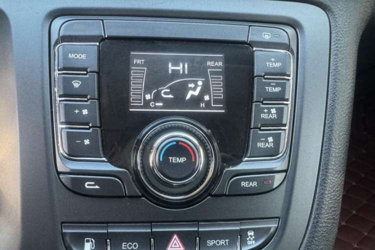 Used SAIC MAXUS G10 2021 2.0T Automatic Elite Edition Gasoline 7-Seater Interior 9