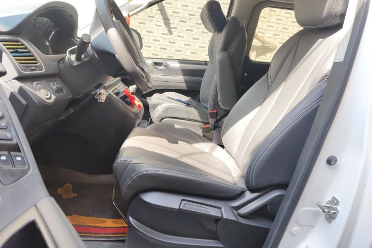 Used SAIC MAXUS G10 2021 2.0T Manual Elite Edition Diesel 9-Seater Left Front Seat