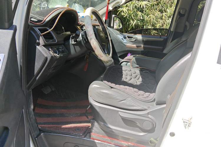 Used SAIC MAXUS G10 2021 2.0T Automatic Elite Edition Diesel 9-Seater Left Front Seat