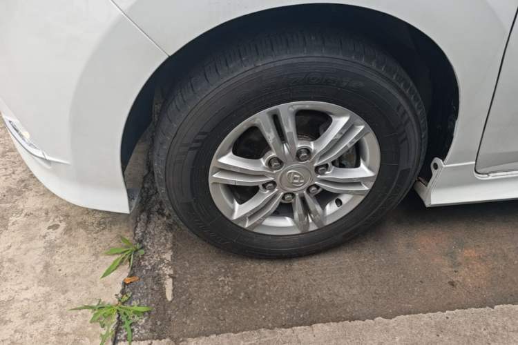 Used SAIC MAXUS G10 2021 2.0T Automatic Elite Edition Gasoline 7-Seater Left Front Wheel Hub