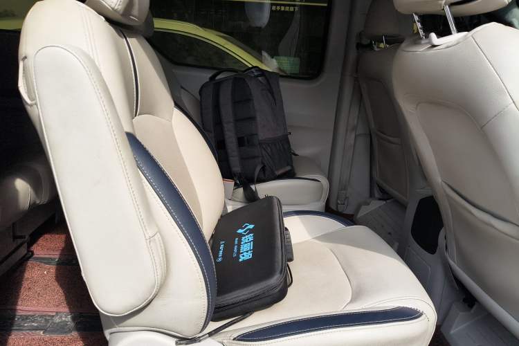 Used SAIC MAXUS G10 2021 2.0T Manual Smart Edition Diesel 7-Seater Left Rear Seat