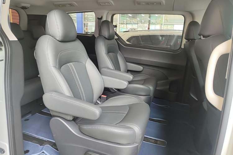 Used SAIC MAXUS G10 2021 2.0T Automatic Elite Edition Gasoline 7-Seater Left Rear Seat