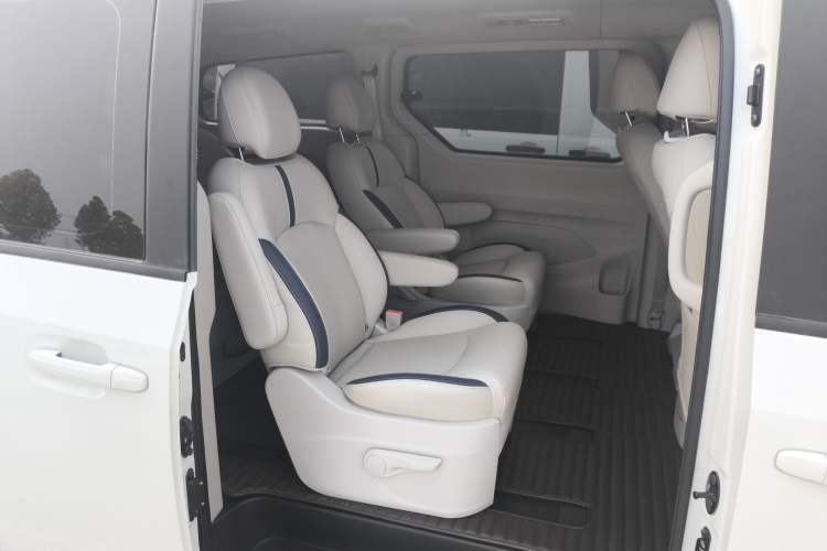 Used SAIC MAXUS G10 2021 2.0T Automatic Elite Edition Gasoline 7-Seater Left Rear Seat