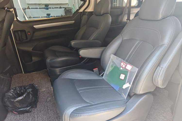 Used SAIC MAXUS G10 2021 2.0T Manual Elite Edition Diesel 7-Seater Left Rear Seat