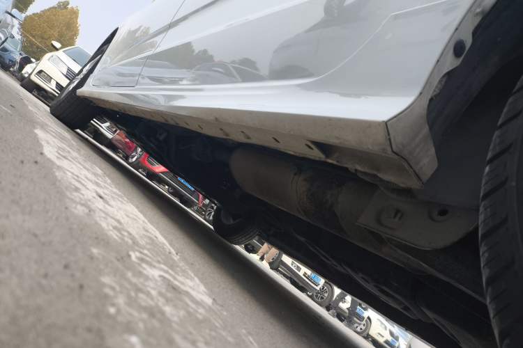 Used SAIC MAXUS G10 2021 2.0T Automatic Elite Edition Gasoline 7-Seater Left Side Sill