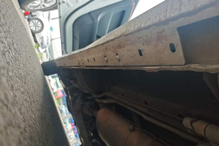 Used SAIC MAXUS G10 2021 2.0T Automatic Elite Edition Gasoline 7-Seater Left Side Sill