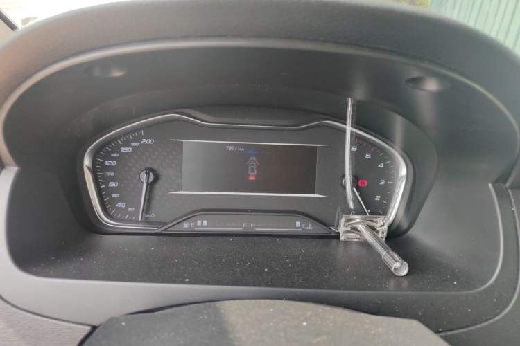 Used SAIC MAXUS G10 2021 2.0T Manual Elite Edition Diesel 8-Seater Odometer Close Up