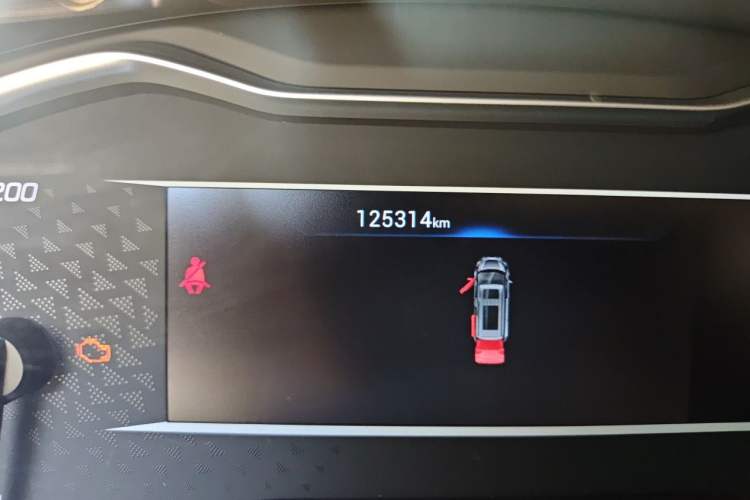 Used SAIC MAXUS G10 2021 2.0T Manual Elite Edition Diesel 7-Seater Odometer Close Up