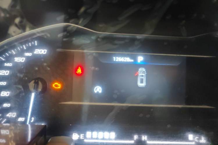 Used SAIC MAXUS G10 2021 2.0T Automatic Elite Edition Diesel 7-Seater Odometer Close Up