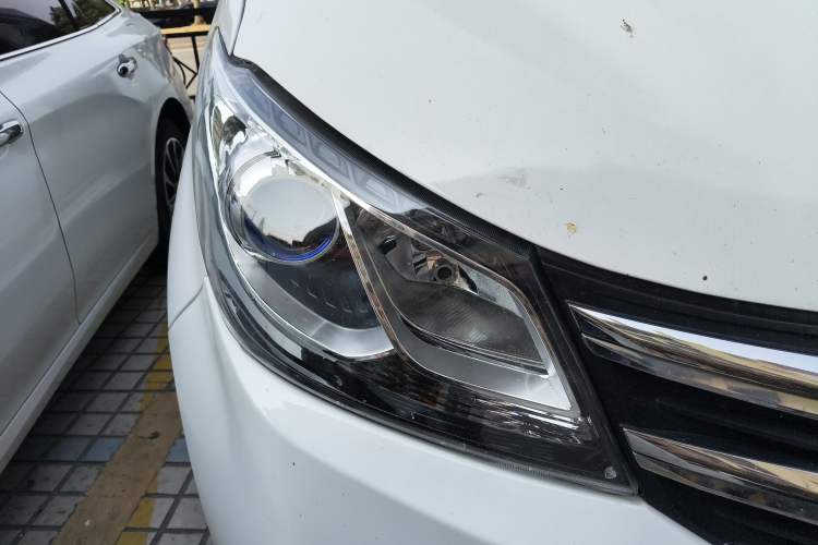 Used SAIC MAXUS G10 2021 2.0T Manual Smart Edition Diesel 7-Seater Right Front Headlight